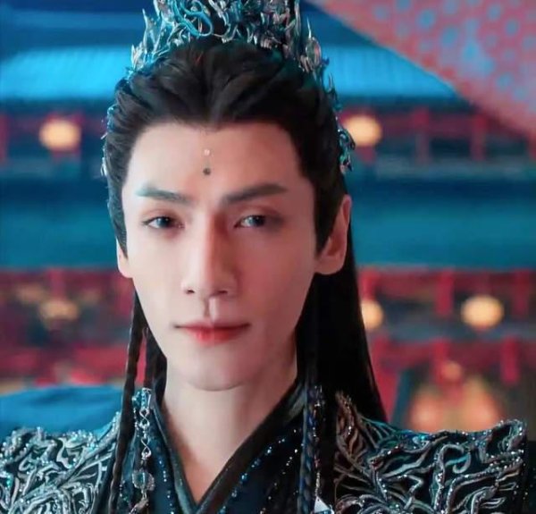 牛融网 罗云熙别浓妆艳抹了！林允清新淡雅，镜头一转结果男主更像女主角